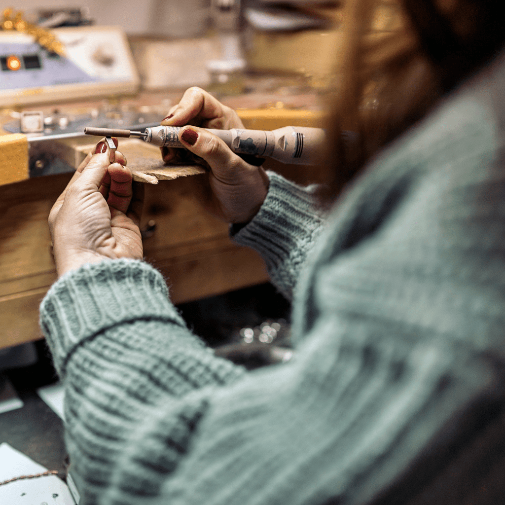 L'or et le plaqué or : Quelle est la différence qui peut changer votre vie ? - KUBE STORE